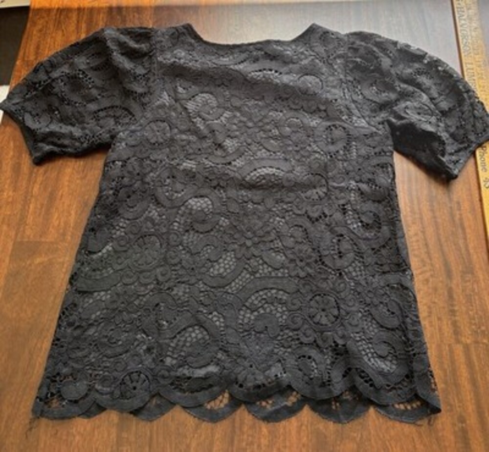 Saks Fifth Avenue Black Lace Overlay Short Sleeved Top Sz M